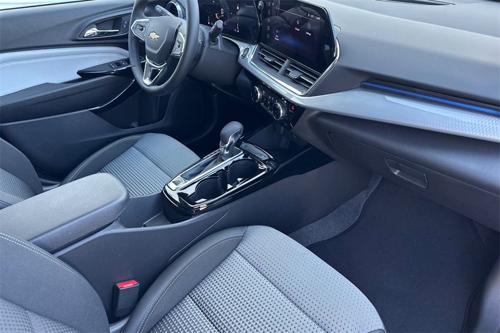 Vehicle image 14 of 24