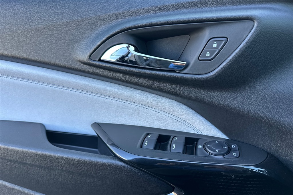 Vehicle image 8 of 24