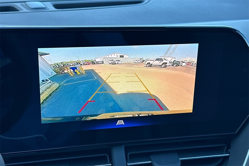 Vehicle image 17 of 24