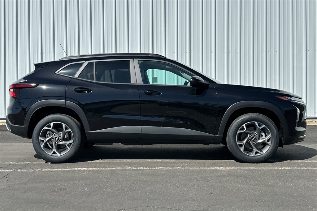 Vehicle image 4 of 24