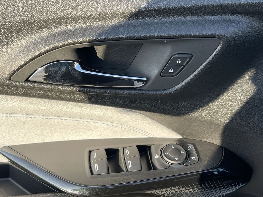 2025 Chevrolet Trax LT Image 27 of 36