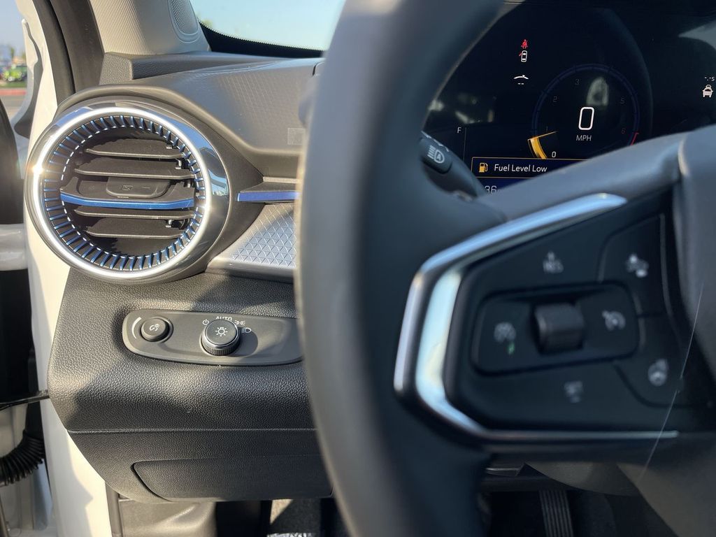2025 Chevrolet Trax LT Image 34 of 36