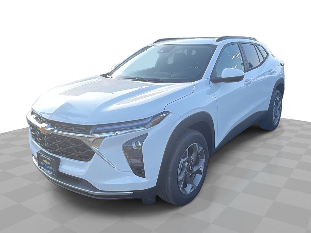 2025 Chevrolet Trax LT Image 2 of 36