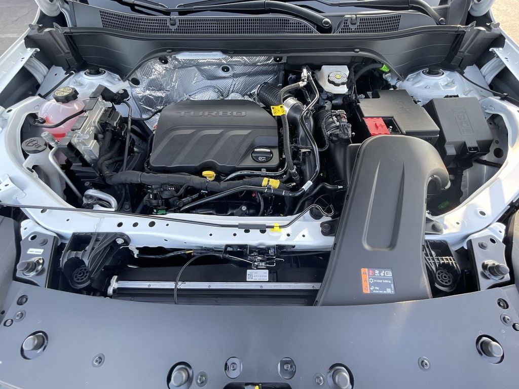 2025 Chevrolet Trax LT Image 10 of 36