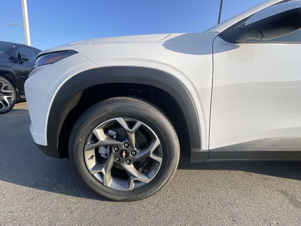 2025 Chevrolet Trax LT Image 11 of 36