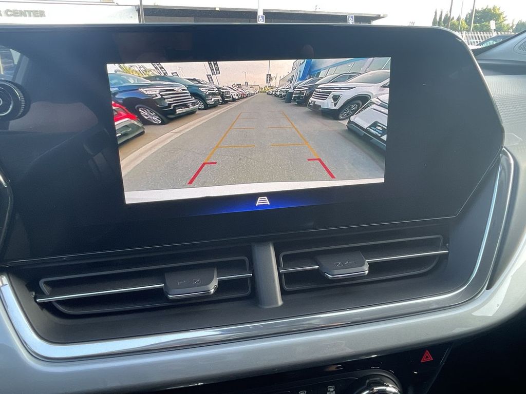 2025 Chevrolet Trax LT Image 24 of 36