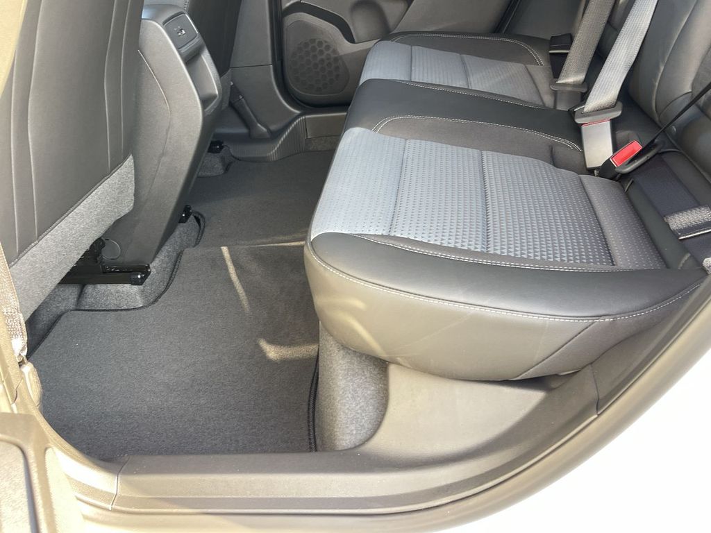 2025 Chevrolet Trax LT Image 17 of 36