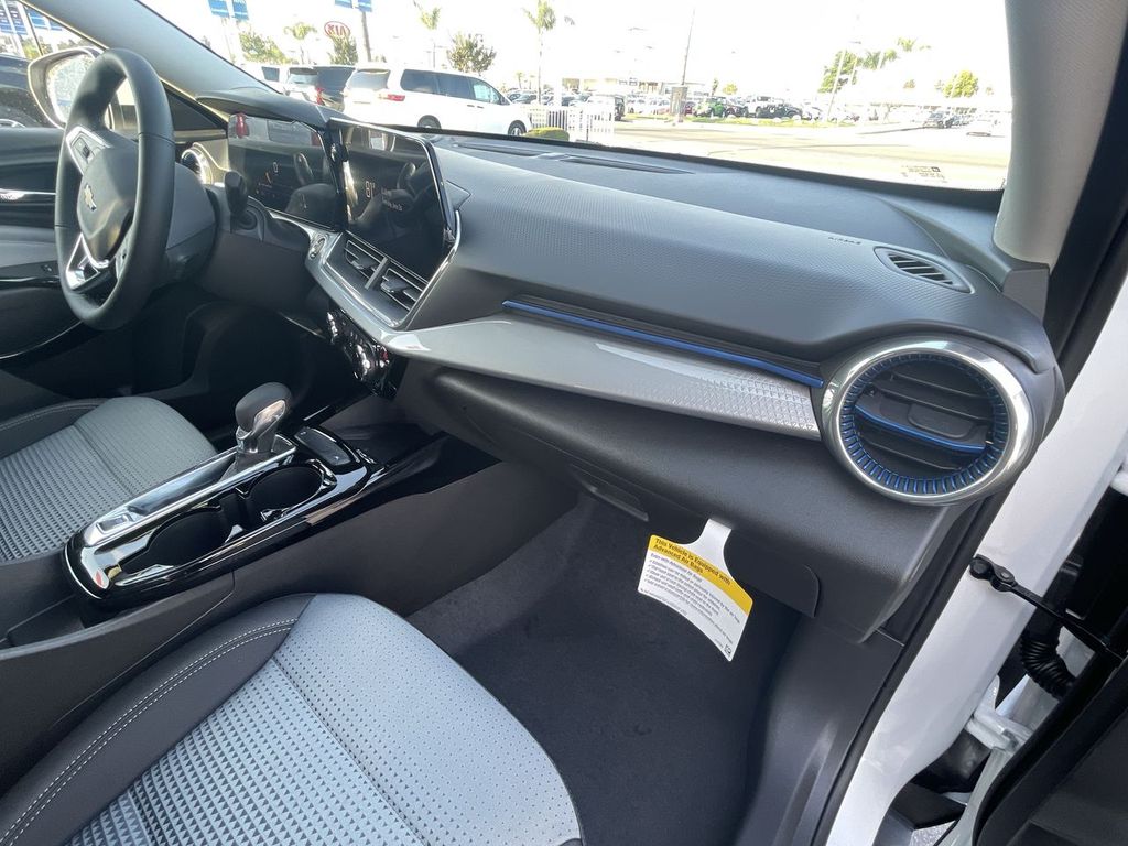 2025 Chevrolet Trax LT Image 19 of 36