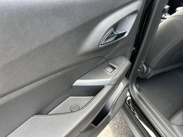 Vehicle image 17 of 25