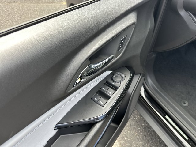 Vehicle image 18 of 25