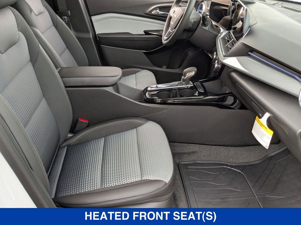 2025 Chevrolet Trax LT Image 13 of 34