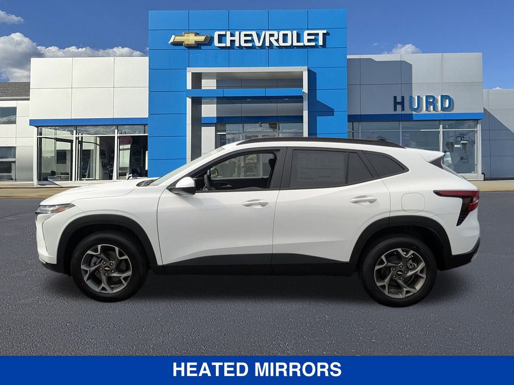 2025 Chevrolet Trax LT Image 8 of 34