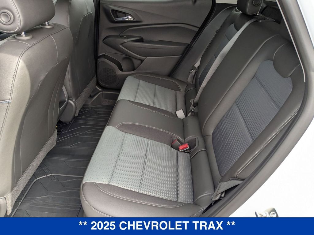 2025 Chevrolet Trax LT Image 15 of 34