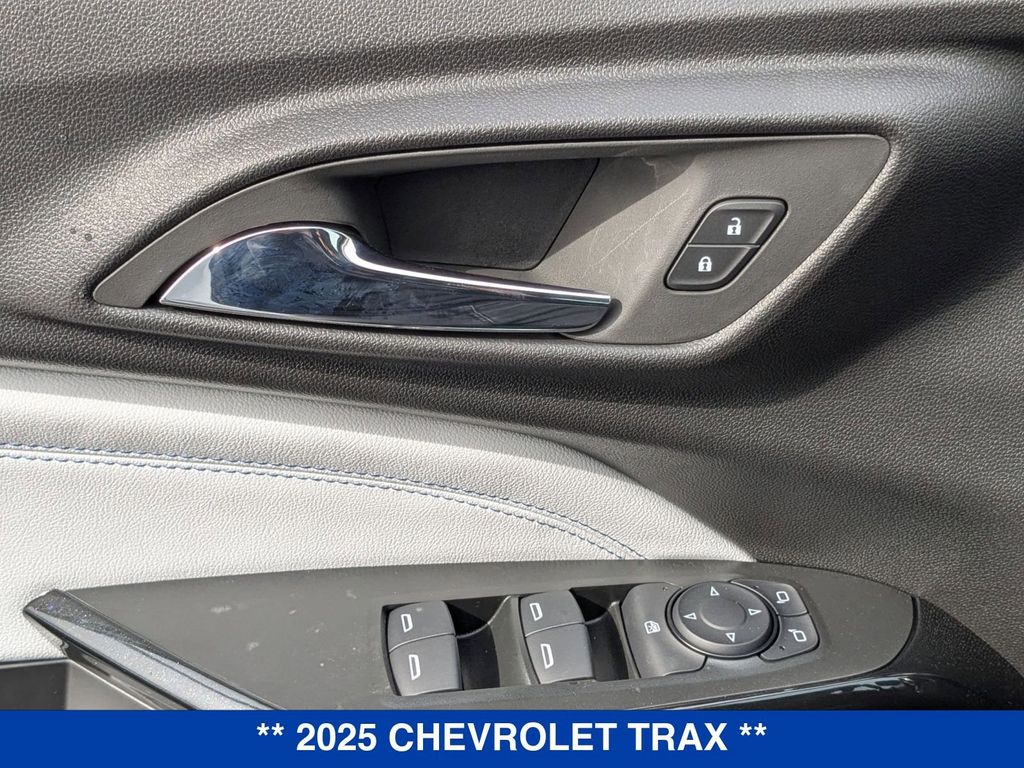 2025 Chevrolet Trax LT Image 29 of 34