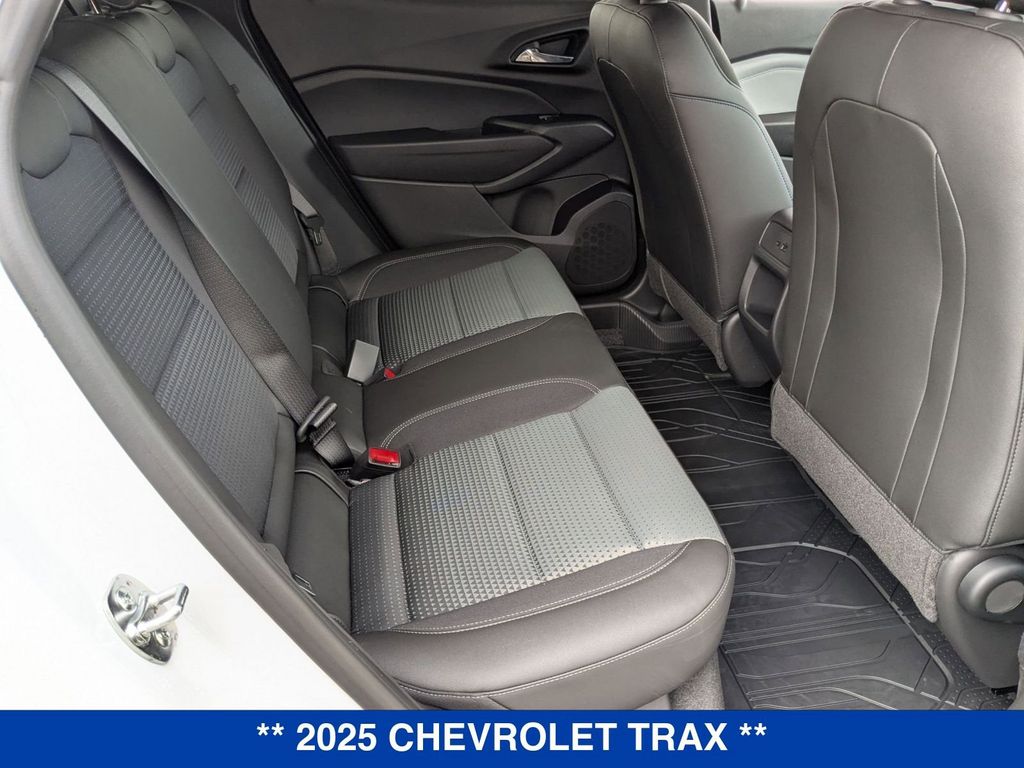 2025 Chevrolet Trax LT Image 12 of 34