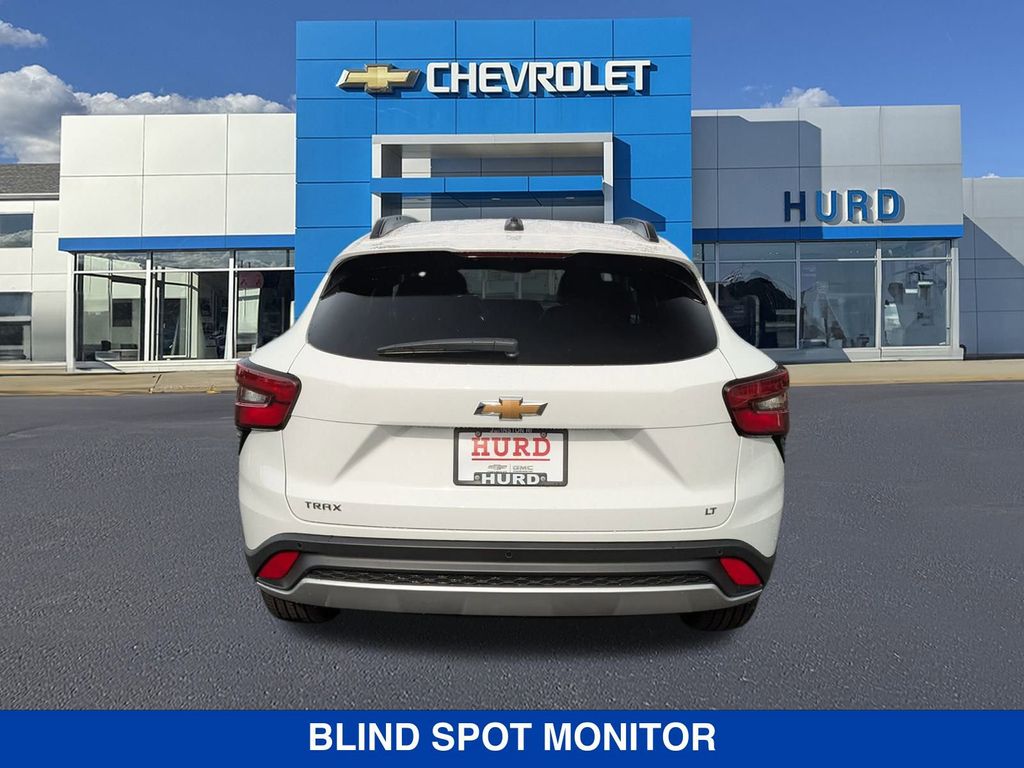 2025 Chevrolet Trax LT Image 6 of 34