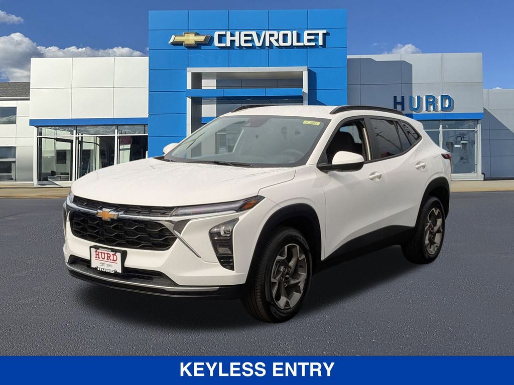 2025 Chevrolet Trax LT Image 1 of 34