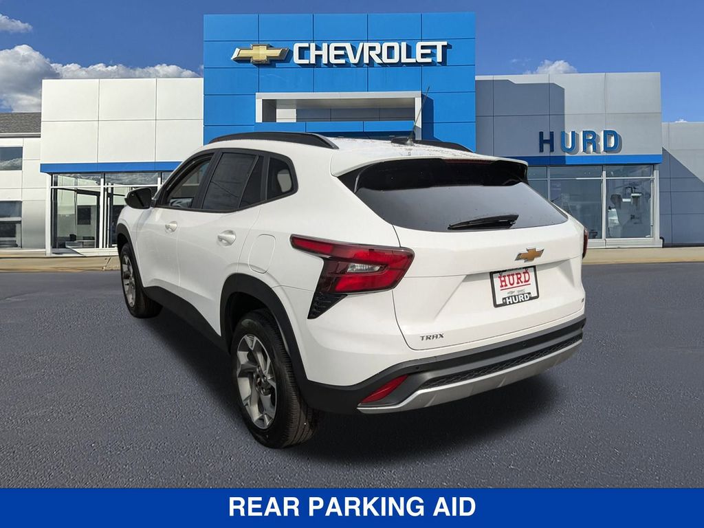 2025 Chevrolet Trax LT Image 7 of 34