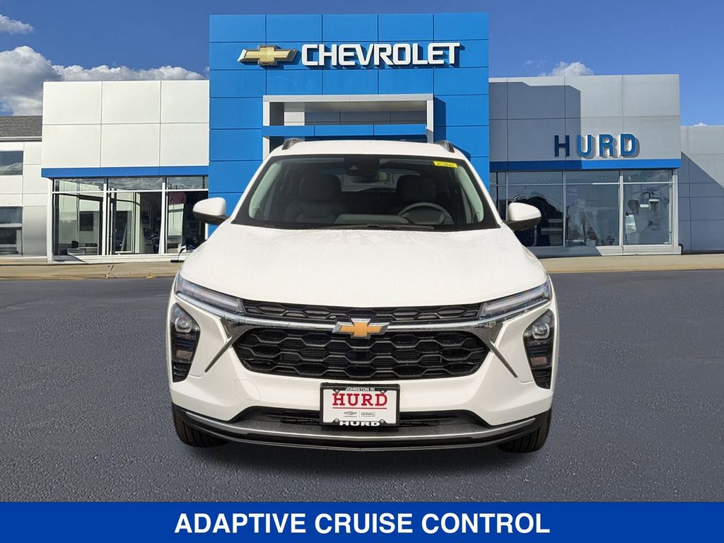 2025 Chevrolet Trax LT Image 2 of 34