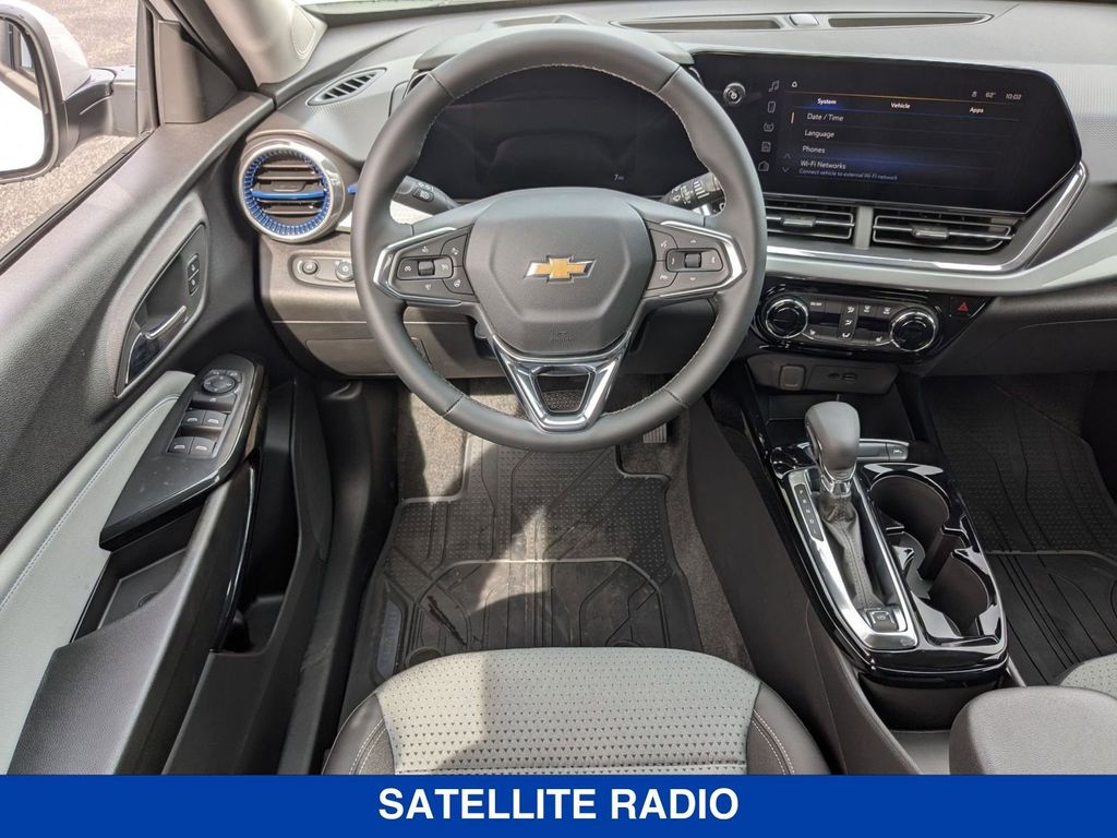 2025 Chevrolet Trax LT Image 16 of 34