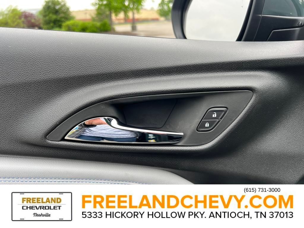 Vehicle image 18 of 25