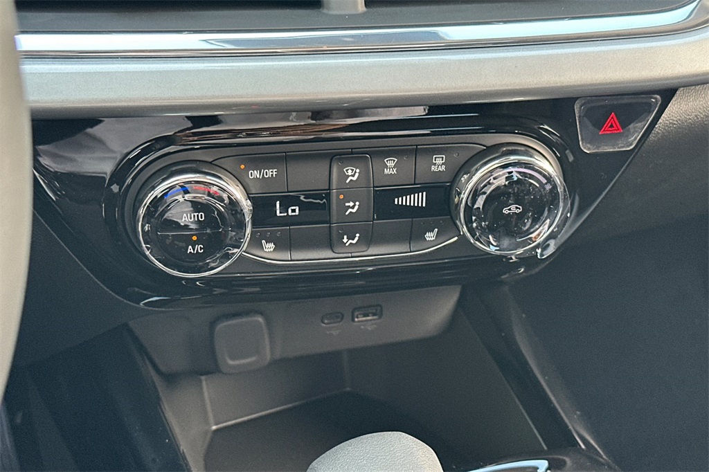 Vehicle image 18 of 24