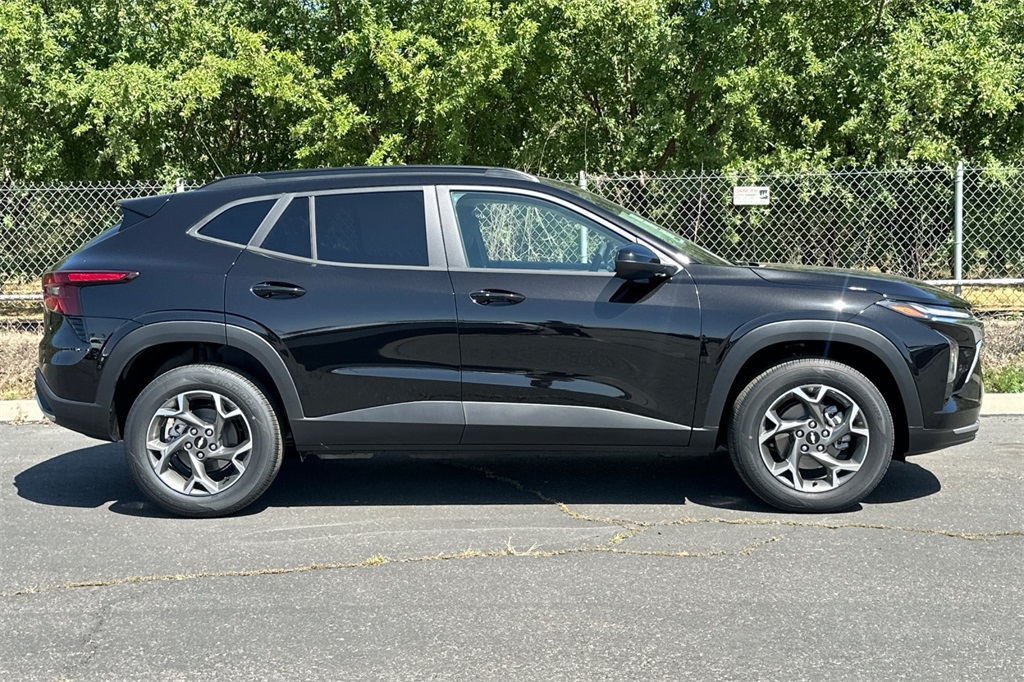 Vehicle image 4 of 24
