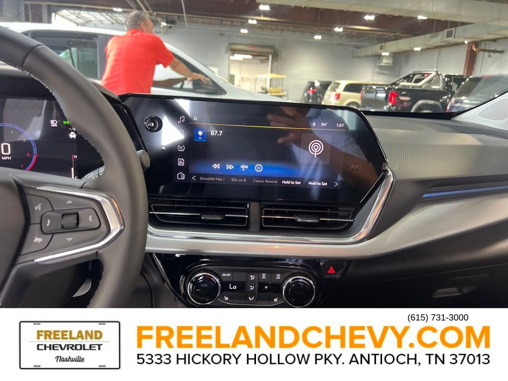 Vehicle image 17 of 24