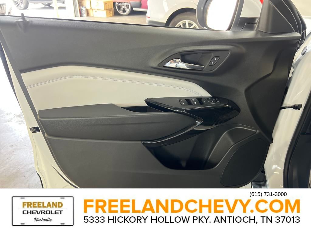 Vehicle image 20 of 24