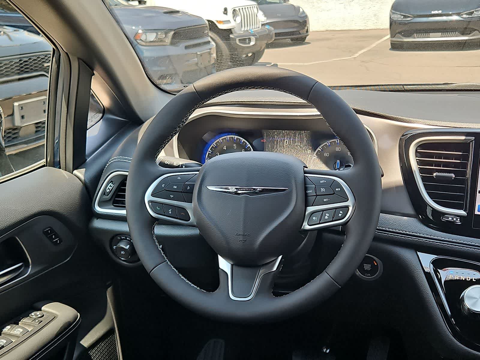 2025 Chrysler Pacifica Select Image 17 of 33