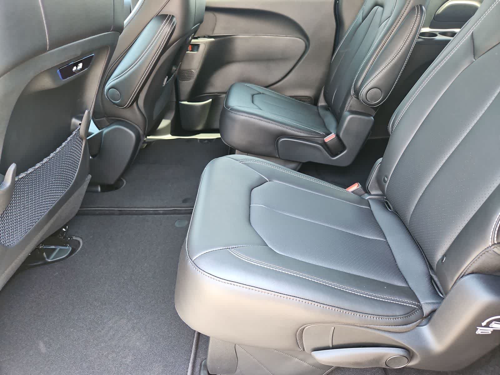2025 Chrysler Pacifica Select Image 15 of 33