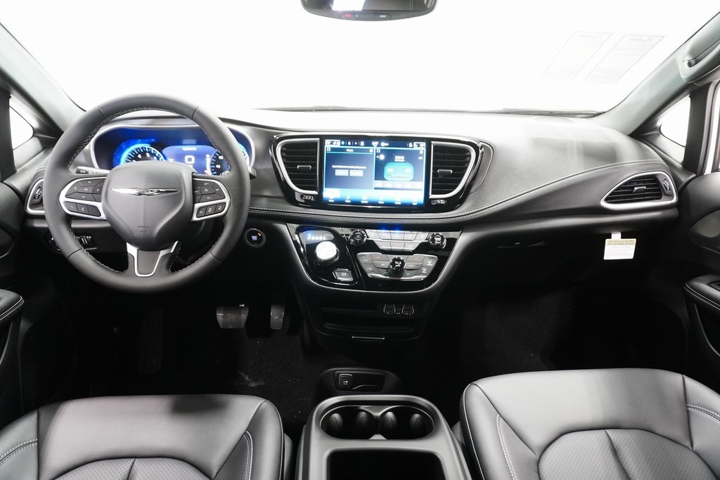 Vehicle image 12 of 28