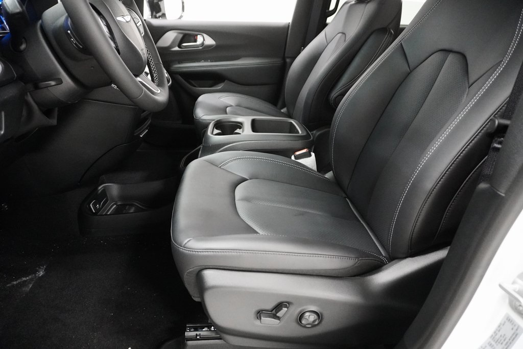 Vehicle image 11 of 28