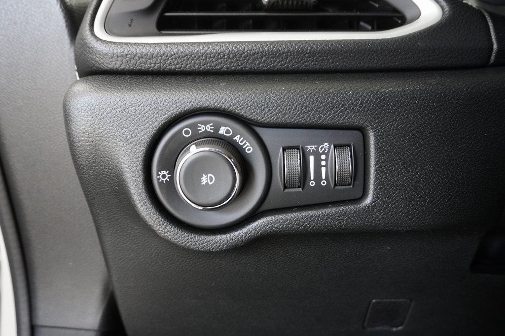 Vehicle image 20 of 28