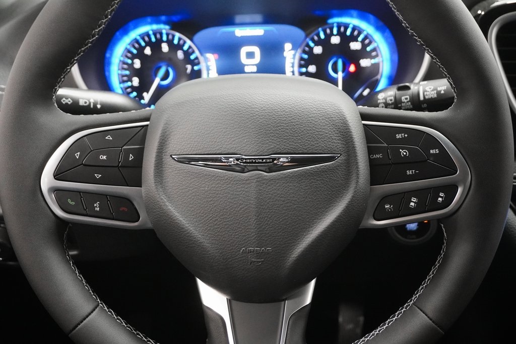 Vehicle image 22 of 28