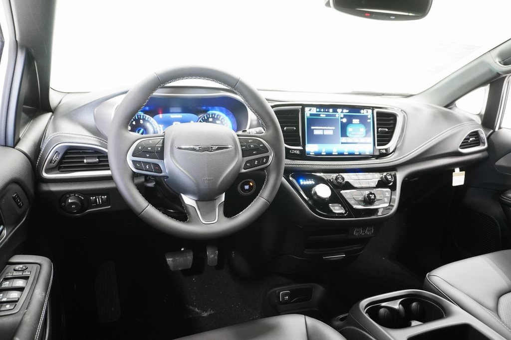 Vehicle image 18 of 28