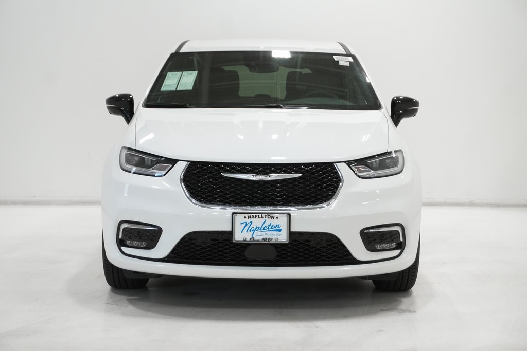 Vehicle image 3 of 28