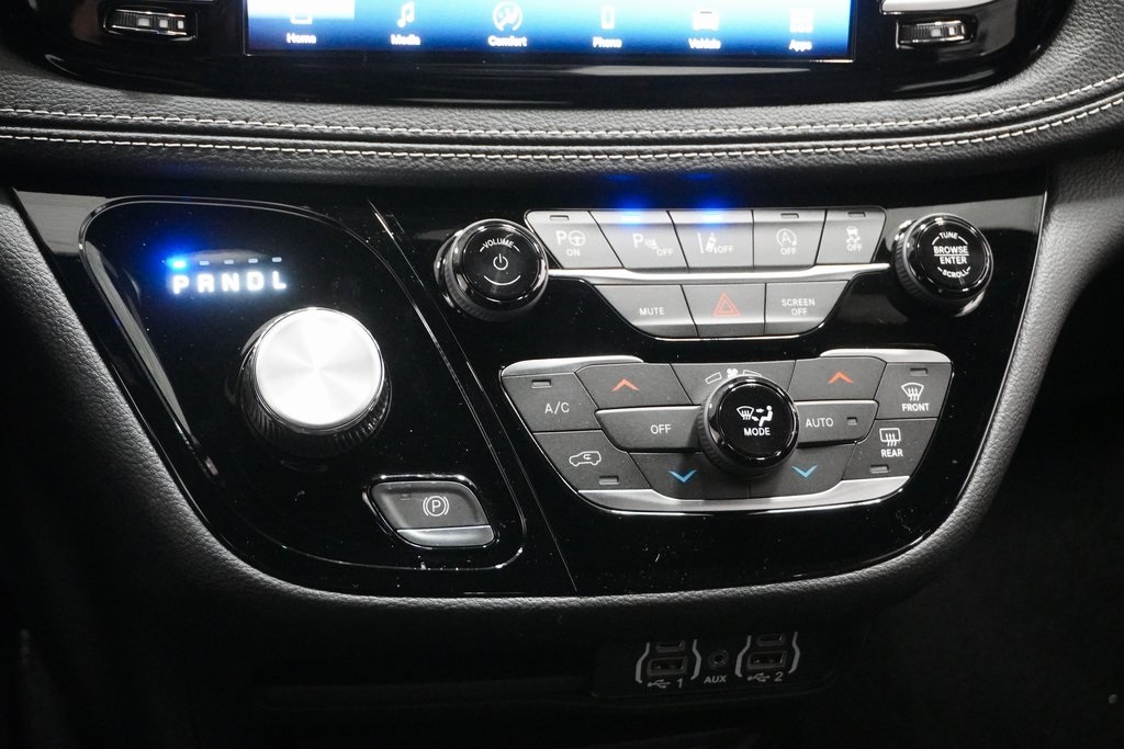 Vehicle image 26 of 28