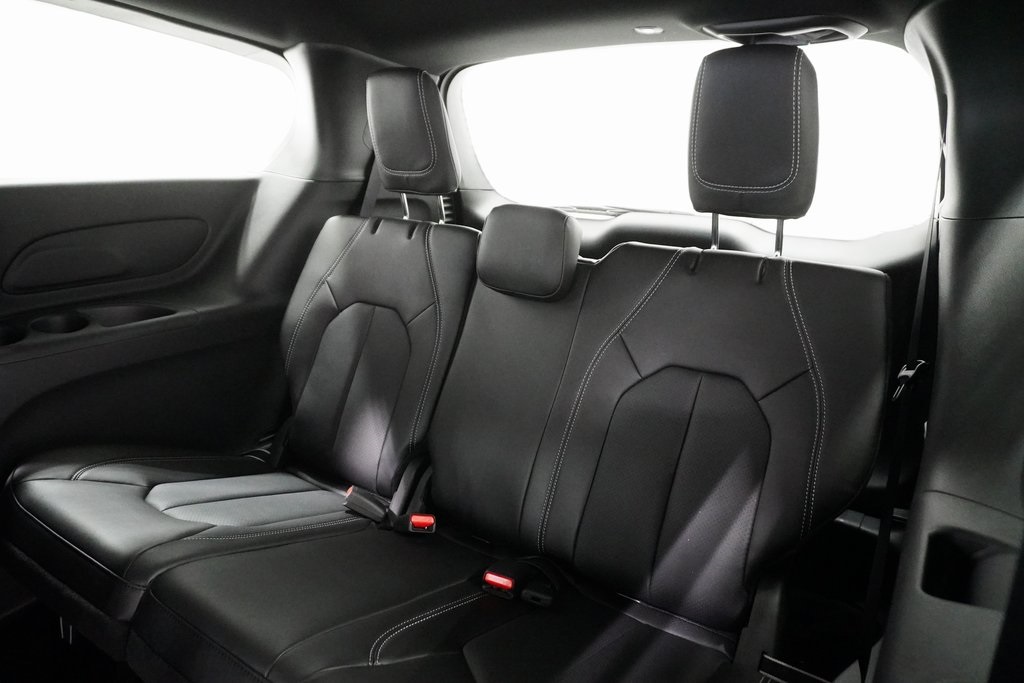 Vehicle image 16 of 28