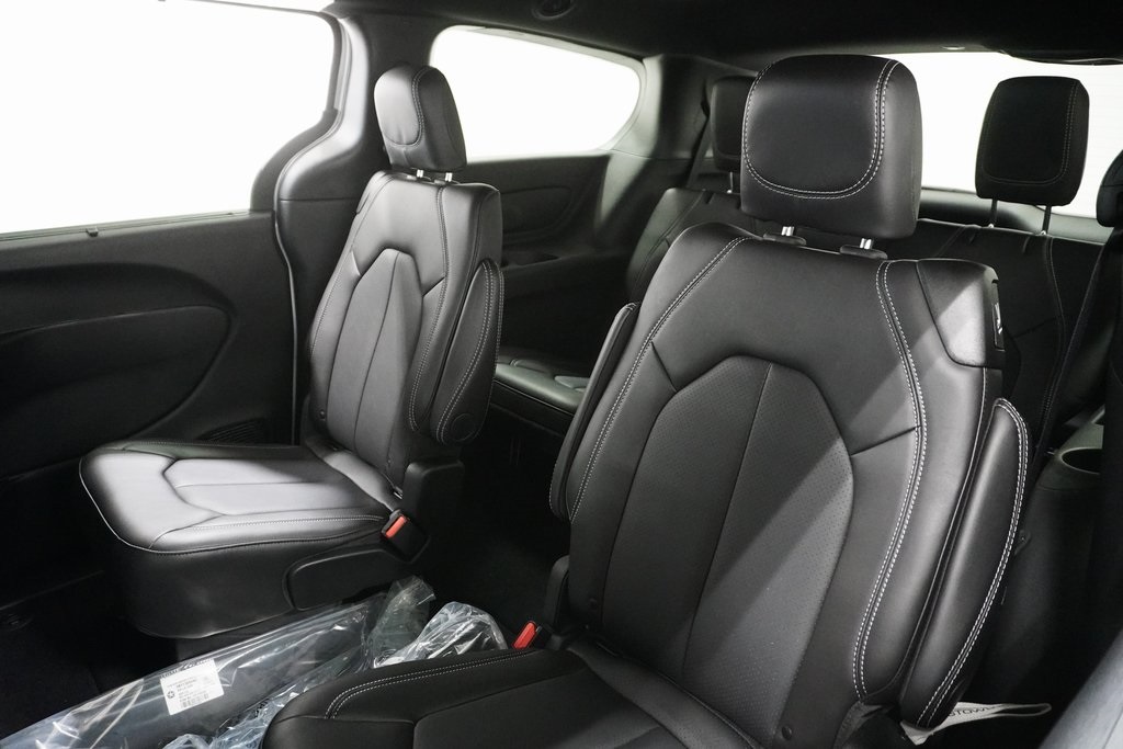 Vehicle image 14 of 28