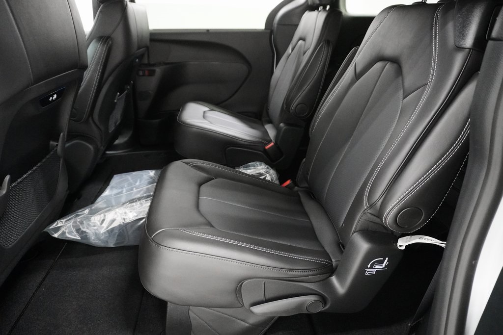 Vehicle image 15 of 28