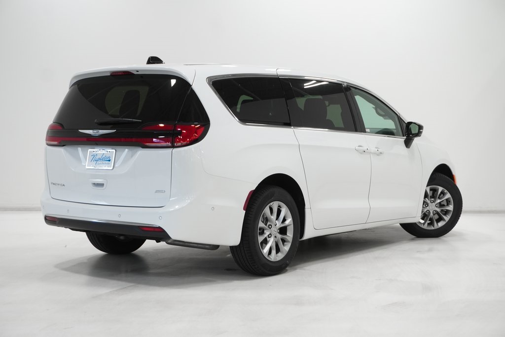 Vehicle image 5 of 28