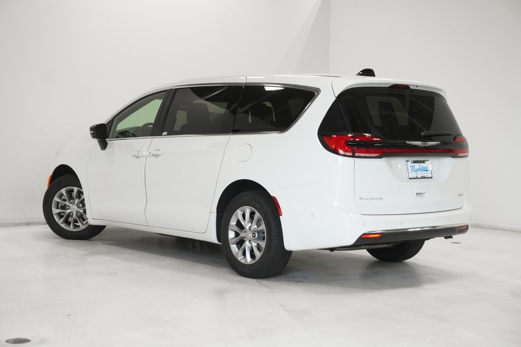 Vehicle image 7 of 28