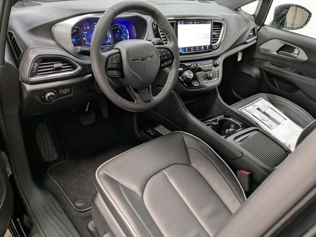 Vehicle image 8 of 16
