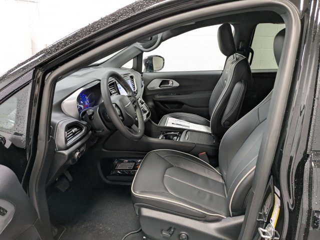 Vehicle image 12 of 16