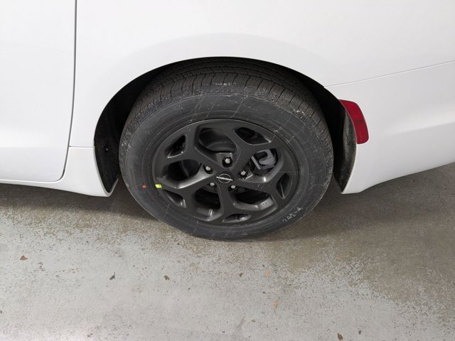Vehicle image 13 of 14
