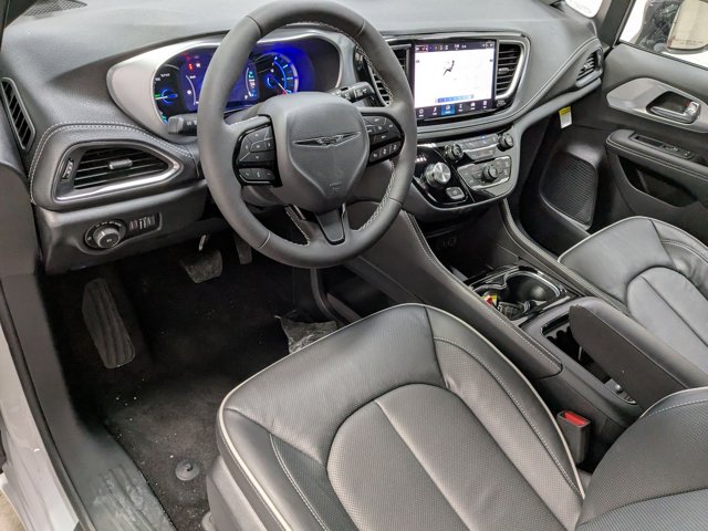 Vehicle image 8 of 14