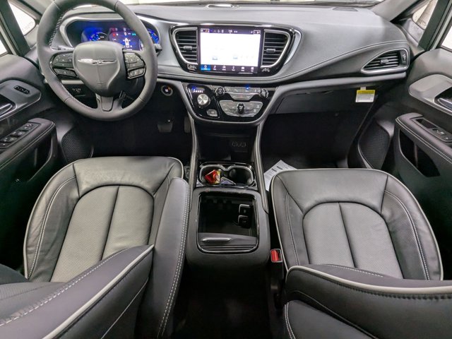 Vehicle image 12 of 14