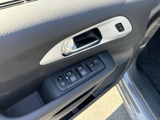 Vehicle image 19 of 35