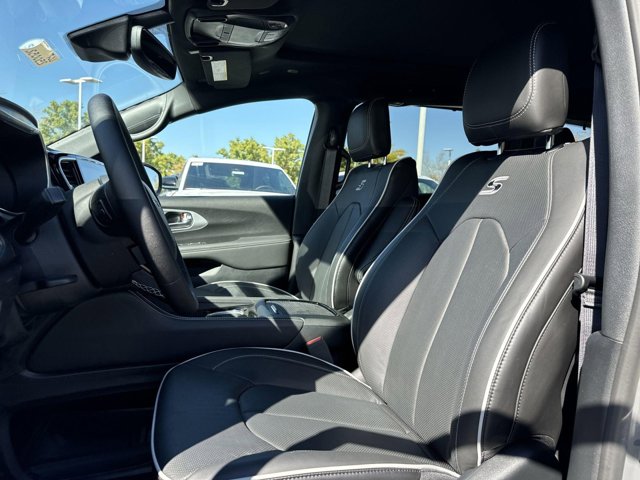 Vehicle image 17 of 35